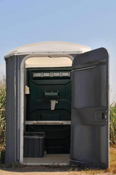 Best Porta potty rental near me  in Le Claire, IA