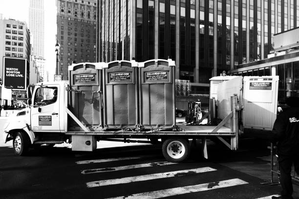 Best Portable toilet rental cost  in Le Claire, IA